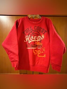 HANES SWEATSHIRT
SIZE MEDIUM